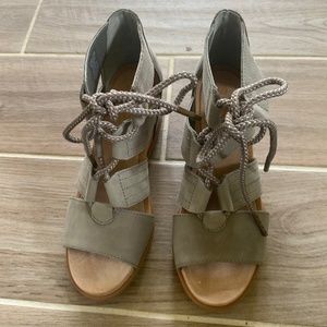 Sorel Shoes Size 6